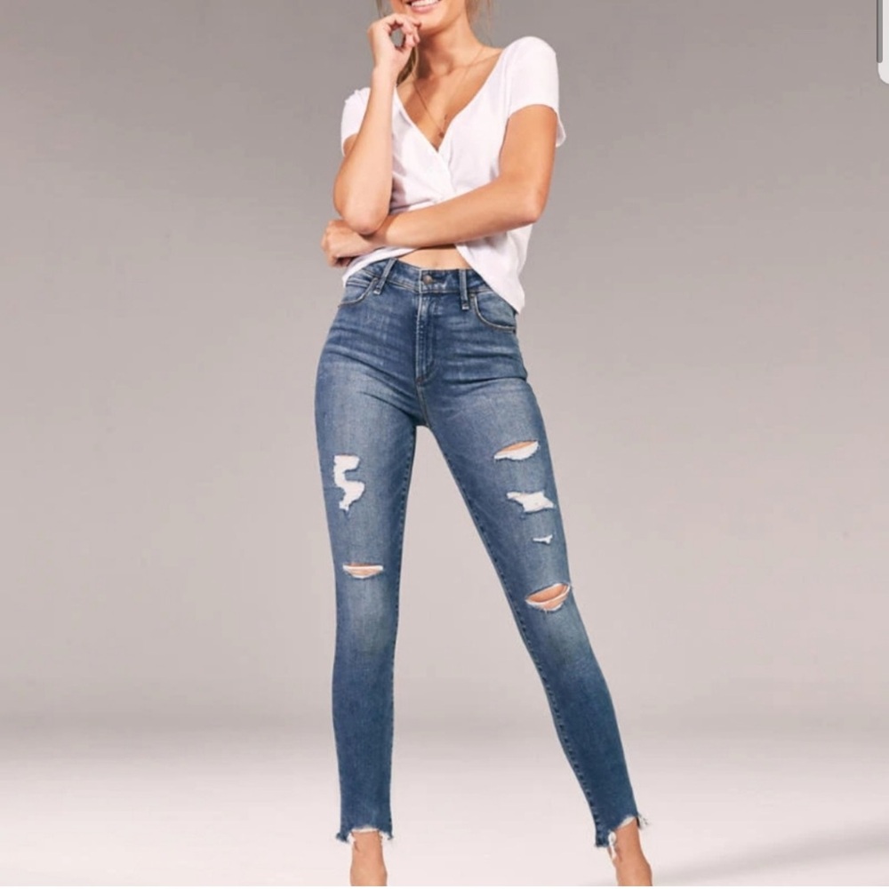 Abercrombie Ripped High Rise Super Skinny Ankle Jeans. Item 089